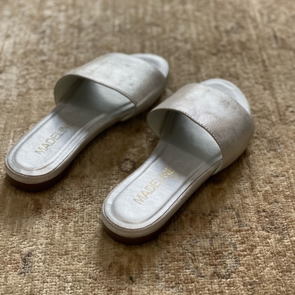 Cute Silver Metallic Slides.  Size 6. - Picture 3 of 7